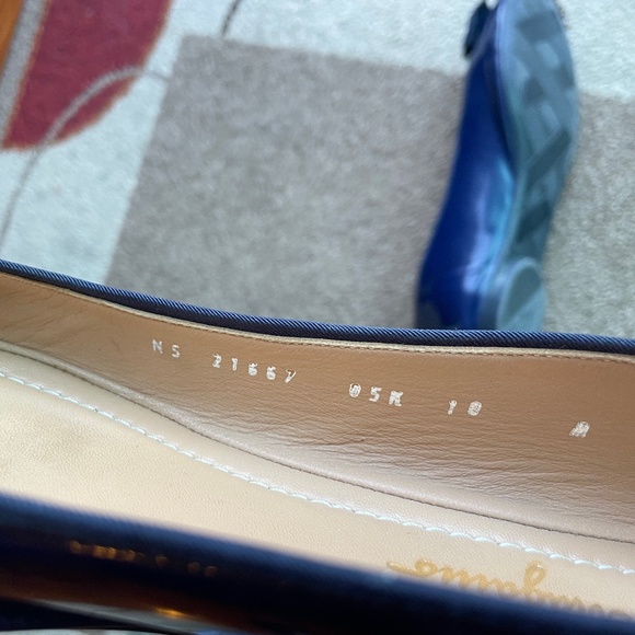 Salvatore Ferragamo Varina Royal Blue Patent Ballet Flats 10 - Picture 10 of 10